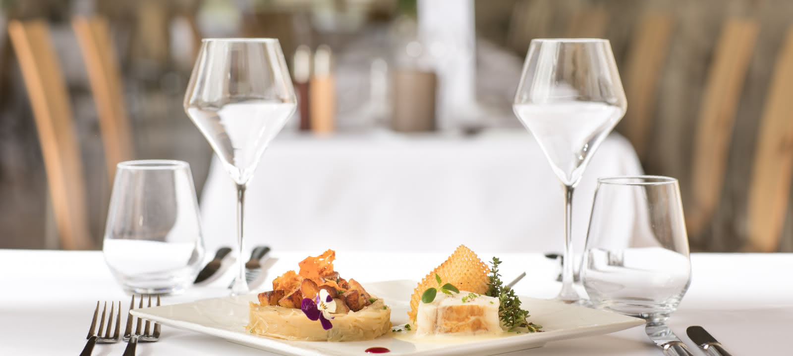 Photo d'un plat de poisson à la Table de Royaumont restaurant de l'abbaye de Royaumont à Asnières-sur-Oise