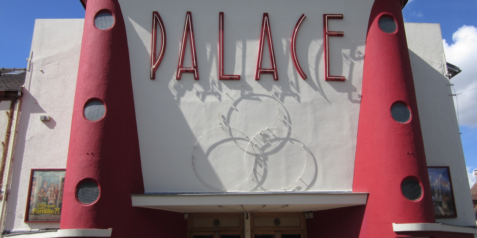 Photo de la devanture du cinéma Le Palace à Beaumont sur Oise