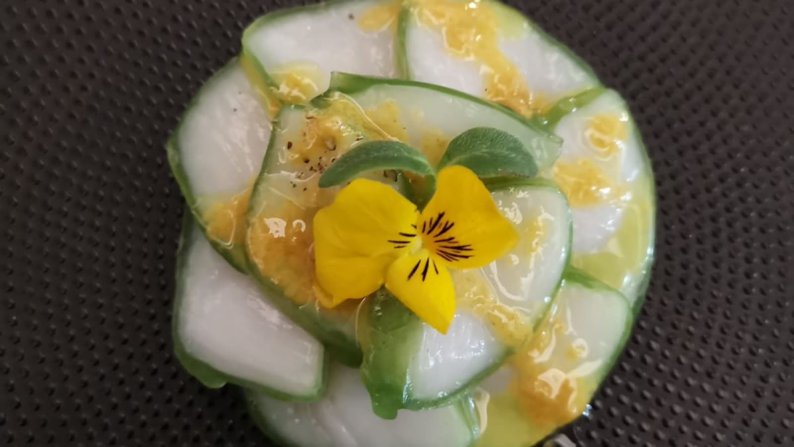 Photo du plat signature au restaurant gastronomique L'Or Q'idée à Pontoise