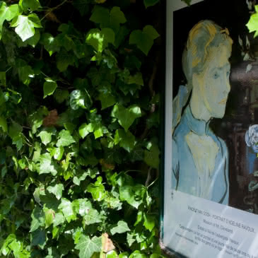 Photo d'une balade dans les rues d'Auvers-sur-Oise - Portrait d'Adeline Ravoux de Vincent Van Gogh