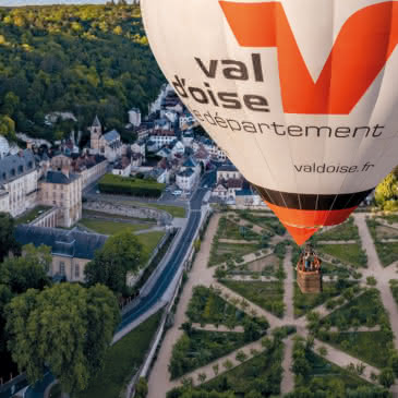 panorama La Roche-Guyon, vue Seine Potager et donjon avec montgolfière Conseil départemental
