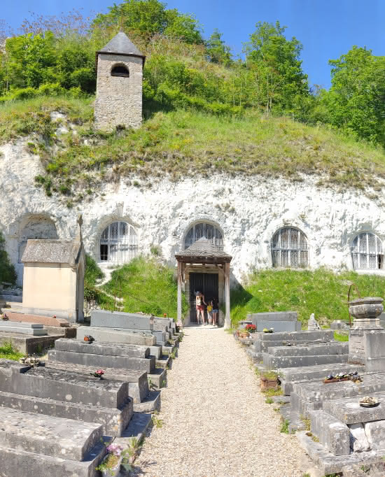 Photo de l'église de Haute-Isle La Roche Guyon sur le GR2