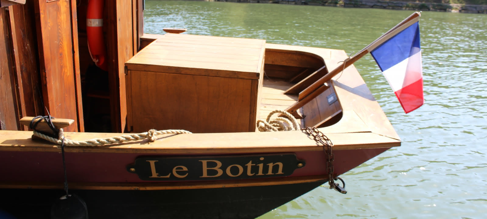 Le Botin sur l'Oise : vue de l'arrière du bâteau