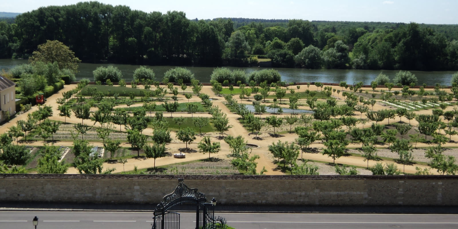 potager de La Roche Guyon vu depuis la terrasse du Château