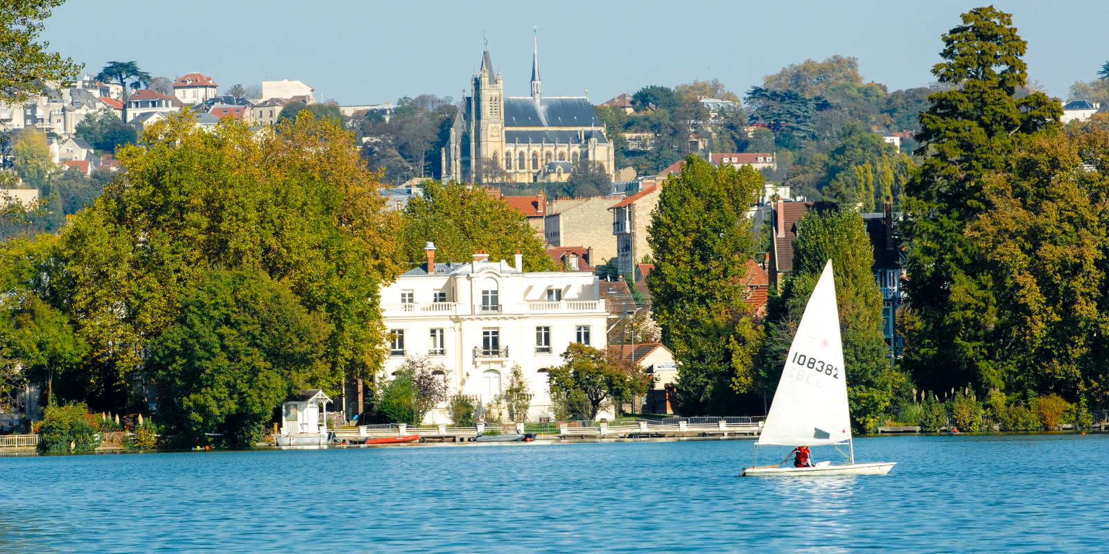 Lac d'Enghien et collégiale de Montmorency