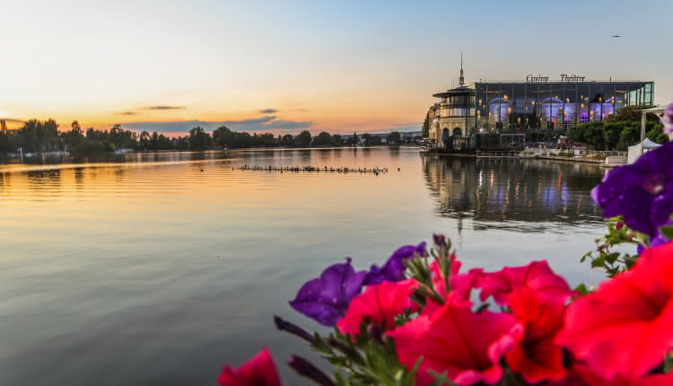 lac Enghien avec Casino et fleurs