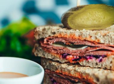Photo d'un sandwich au salami